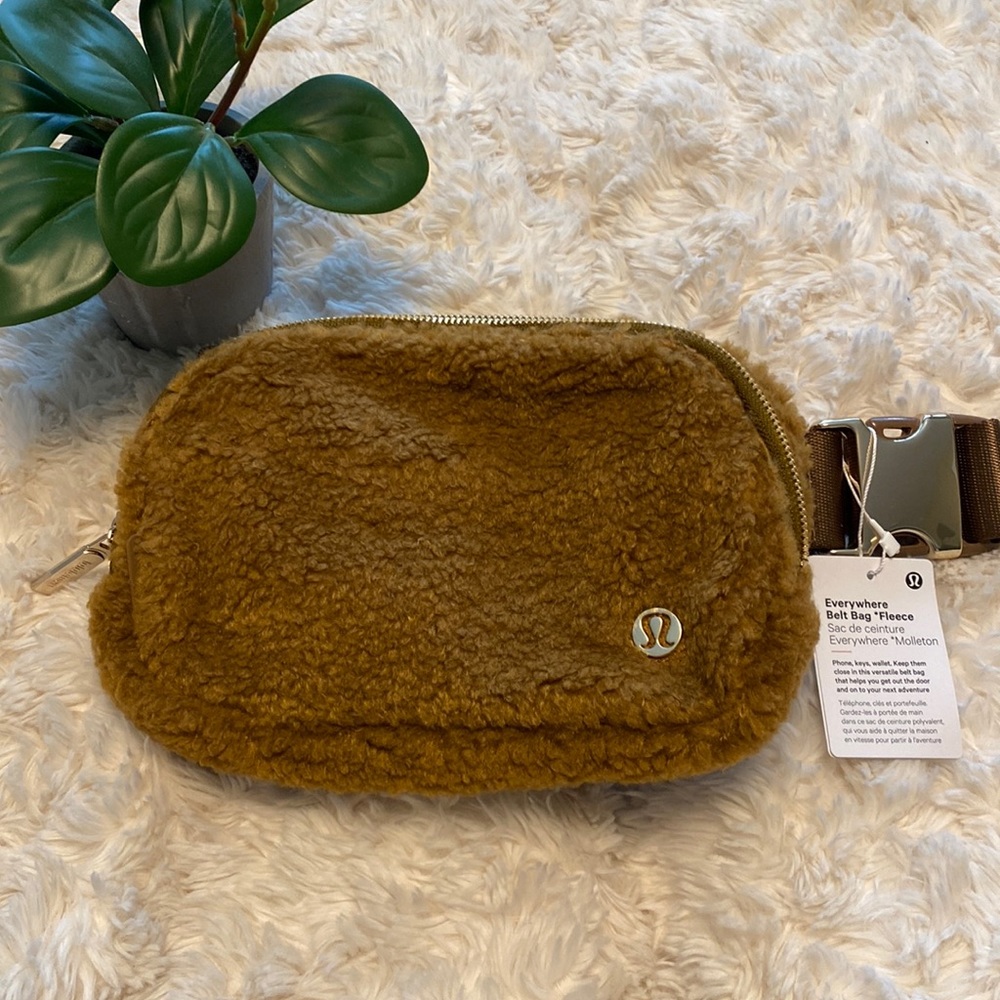 Lululemon FLEECE Everywhere belt bag